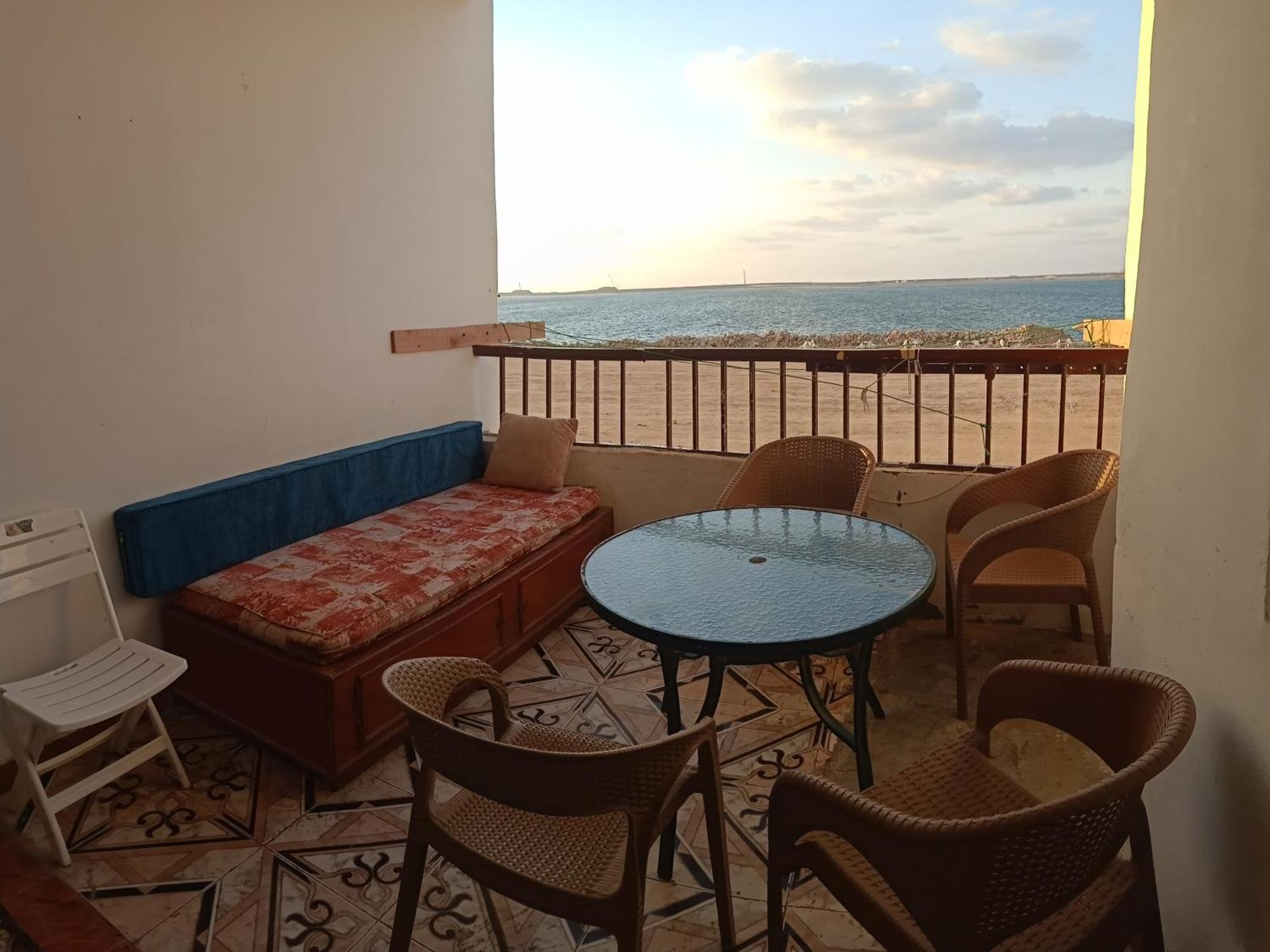 Furnished Apartment - Beach View "Nearest Beach 2 Minutes Walking" - Free Wifi- Abo Keer - Alexandria - Egypt Abu Qir Ngoại thất bức ảnh